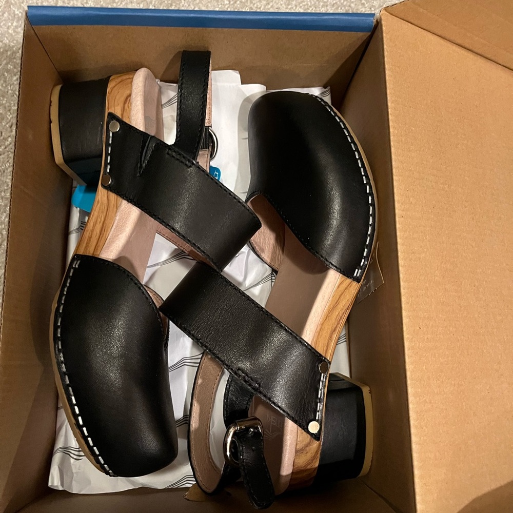 Chic Black Leather Clogs with Wooden Soles